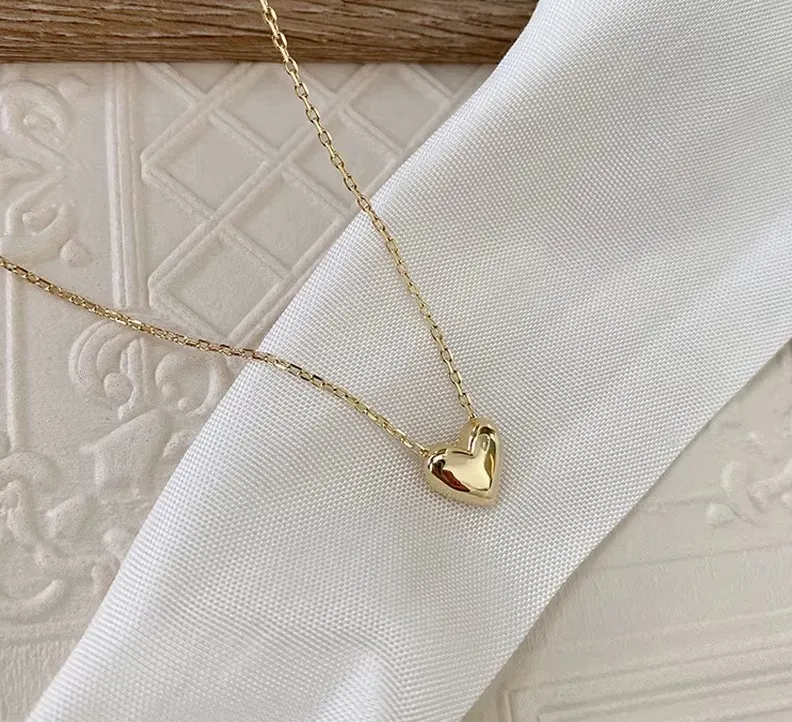 Collar de plata dorada corazón minimalista